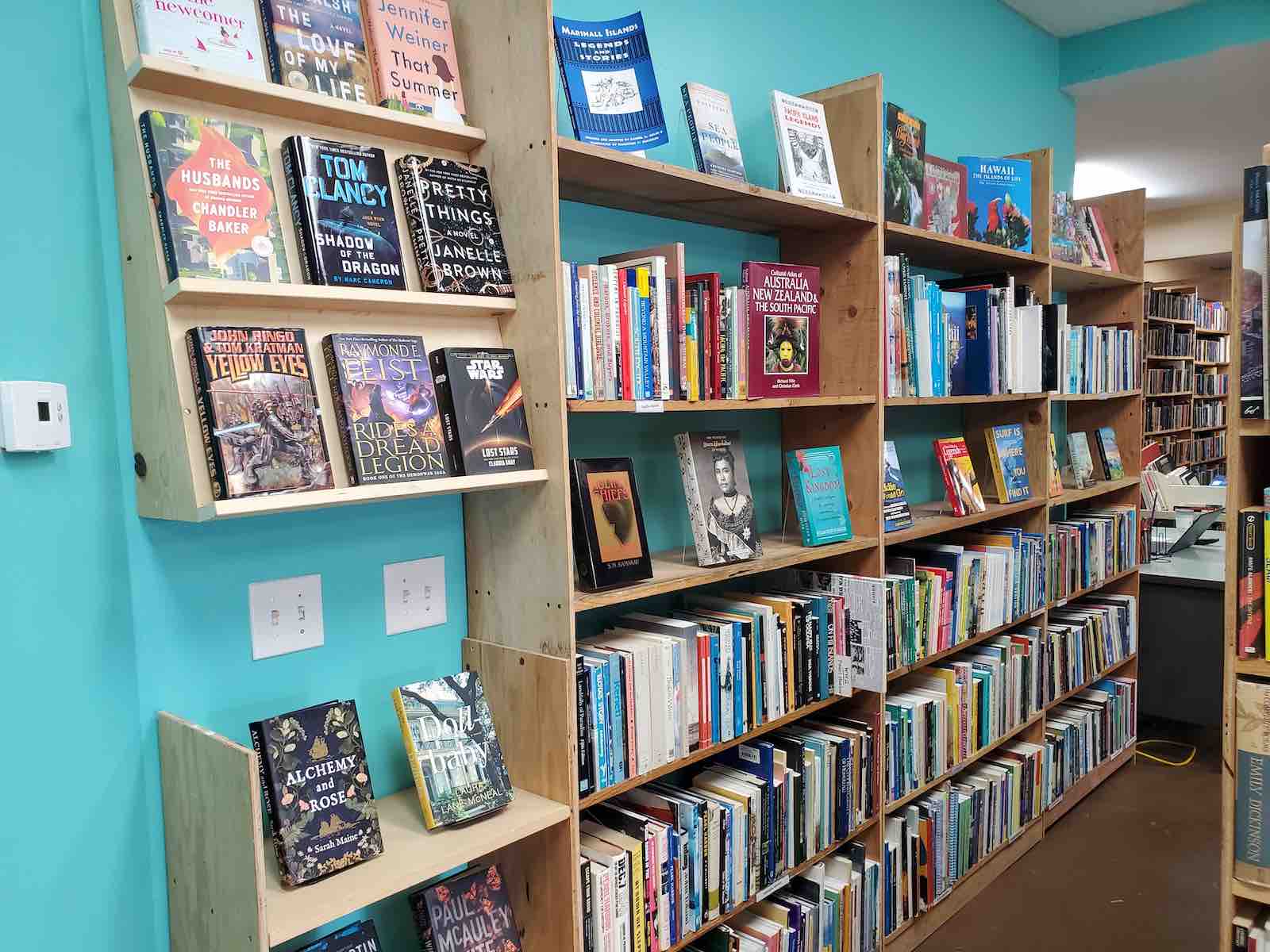 Inside Kona Bay Books
